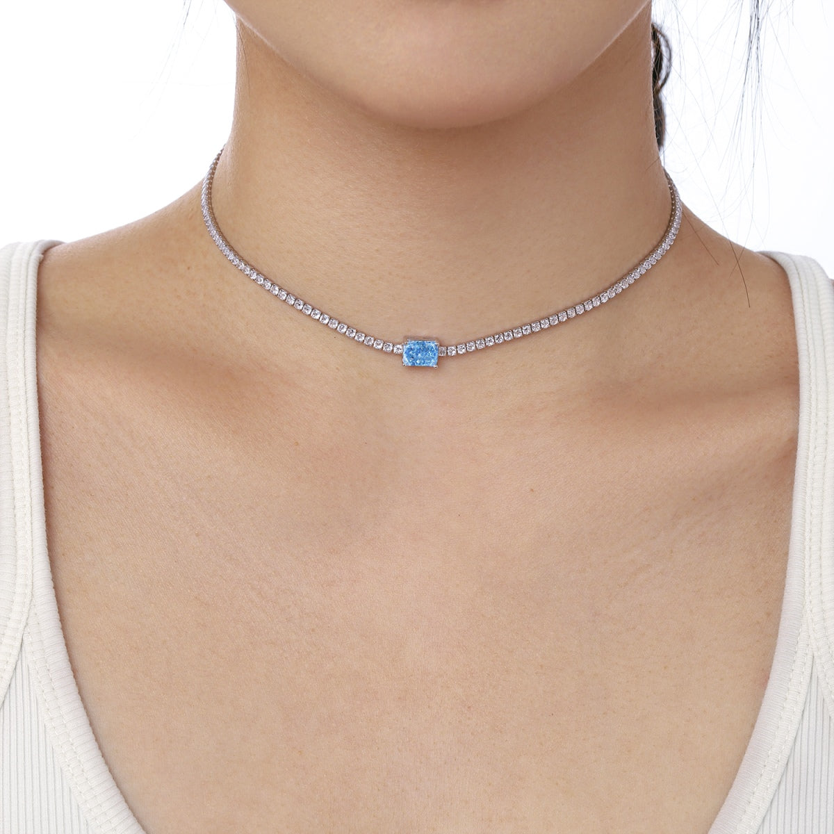[Charm Aries Jewelry]2.0 carat Ornate Emerald Cut Necklace