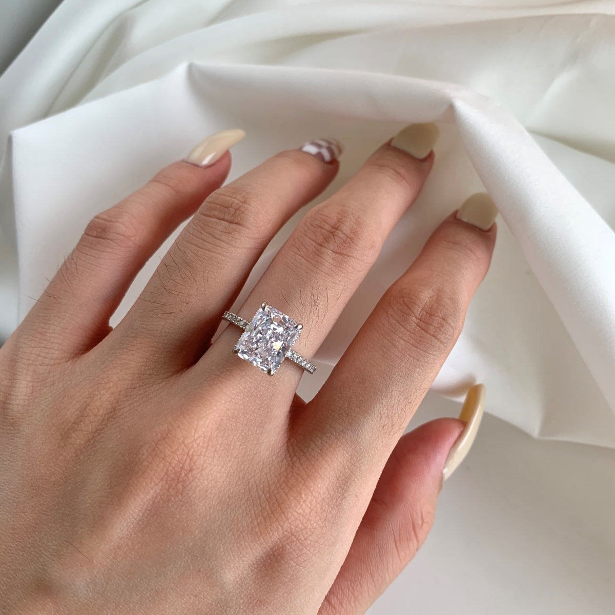 [Charm Aries Jewelry]4.0 Carat Luxurious Engagement Ring