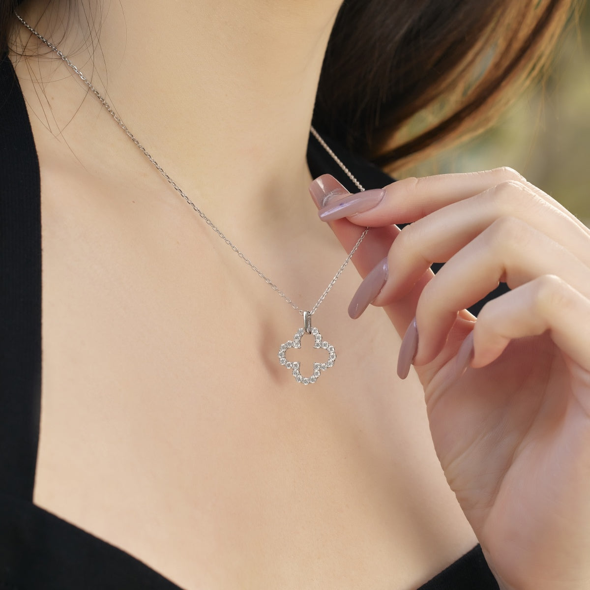 [Charm Aries Jewelry]Four-Leaf Clover Hollow Design Exquisite Necklace