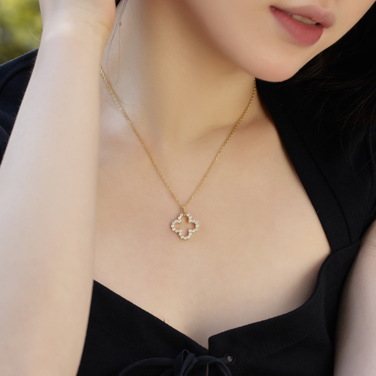 [Charm Aries Jewelry]Four-Leaf Clover Hollow Design Exquisite Necklace