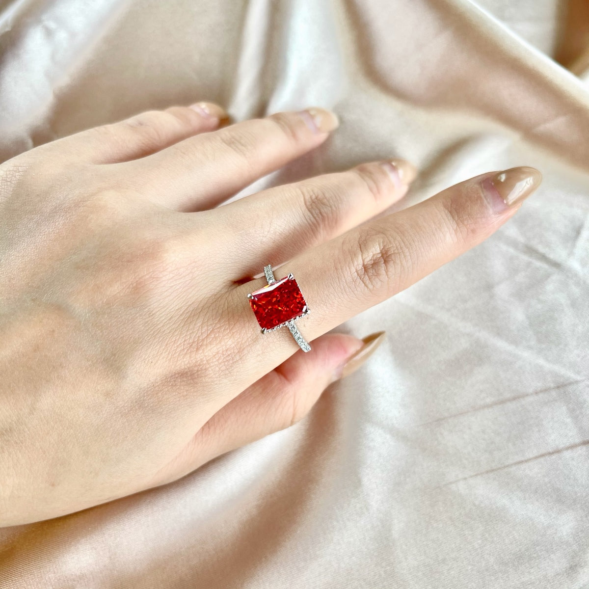 [Charm Aries Jewelry]4.0 Carat Luxurious Engagement Ring