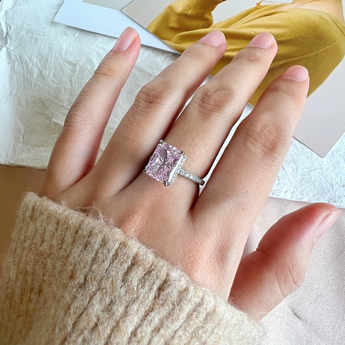 [Charm Aries Jewelry]4.0 Carat Luxurious Engagement Ring