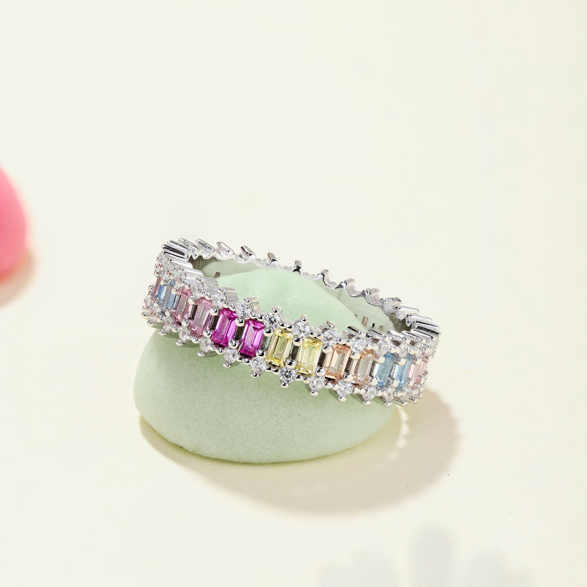 [Charm Aries Jewelry]Splashy Ornate Emerald Cut Cocktail Ring