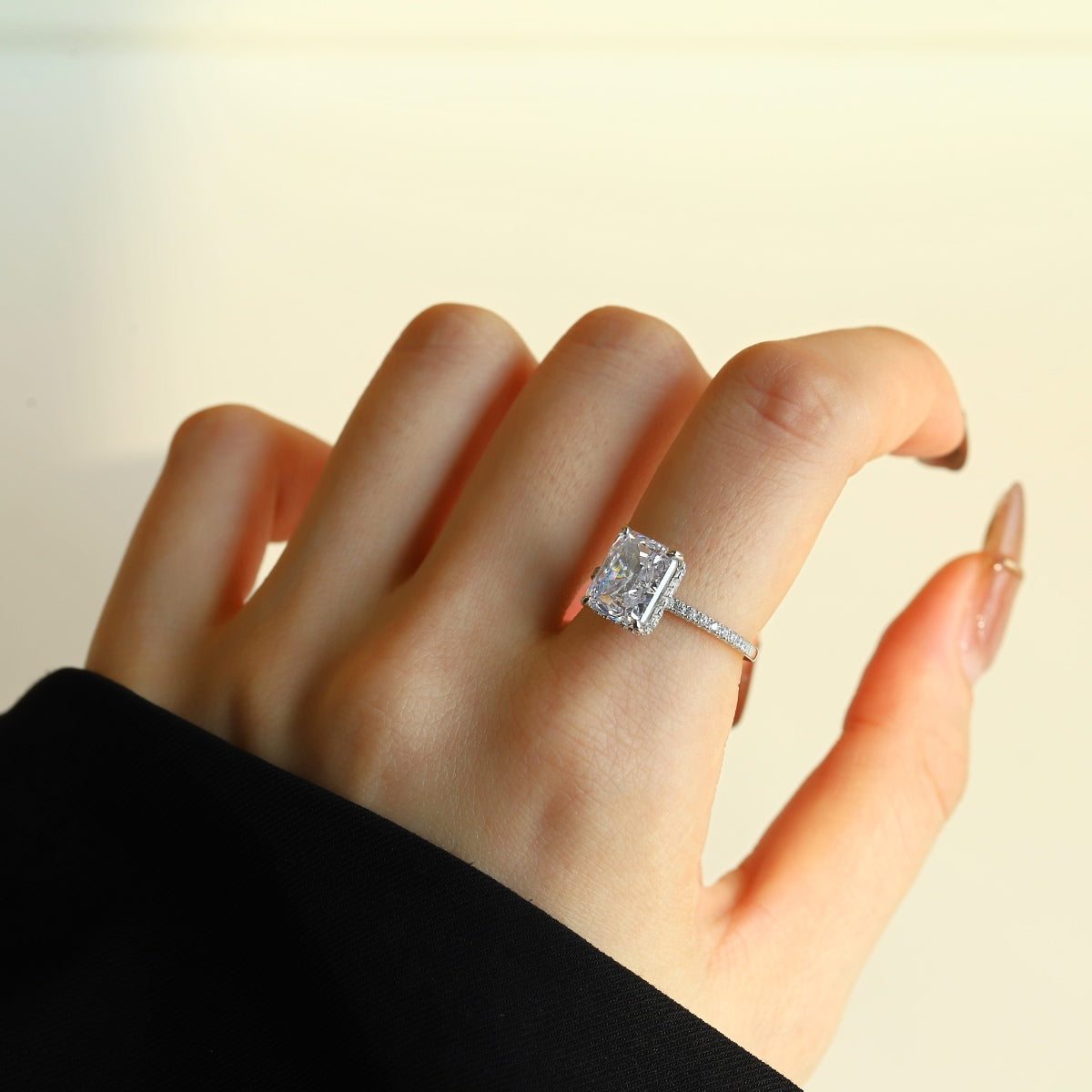 [Charm Aries Jewelry]4.0 Carat Luxurious Engagement Ring
