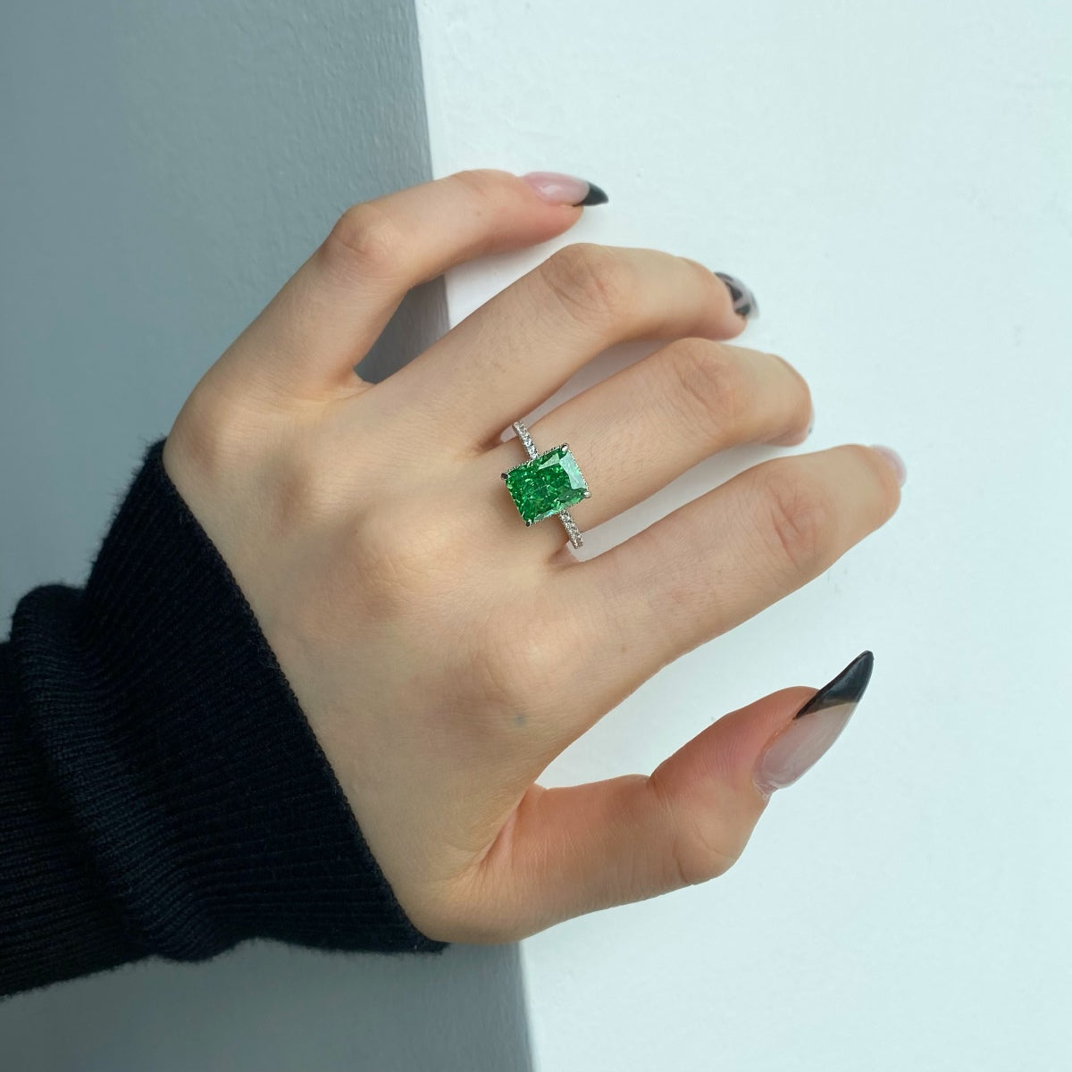[Charm Aries Jewelry]4.0 Carat Luxurious Engagement Ring