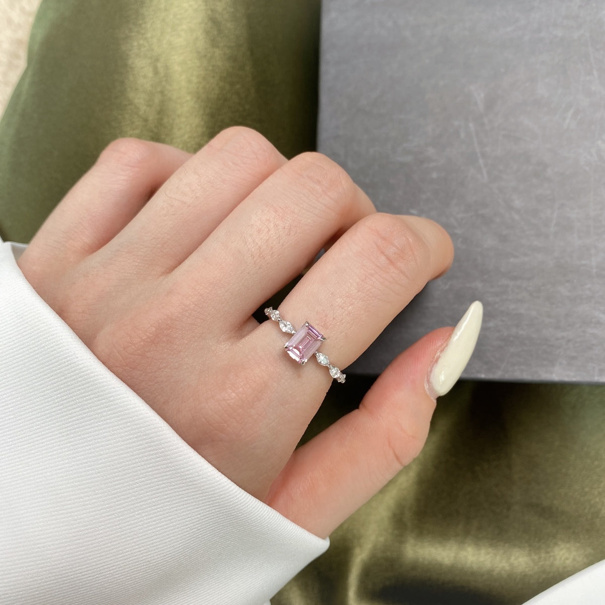 [Charm Aries Jewelry]1.0 Carat Dainty Resplendent Radiant Cut Daily Ring