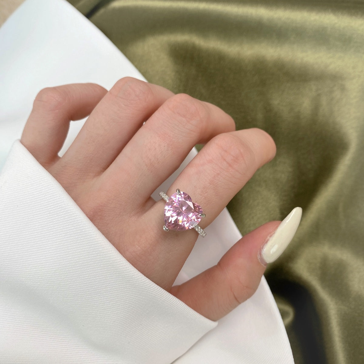 [Charm Aries Jewelry]6.0 Carat Luxurious Sparkling Romantic Heart Cut Lover Ring