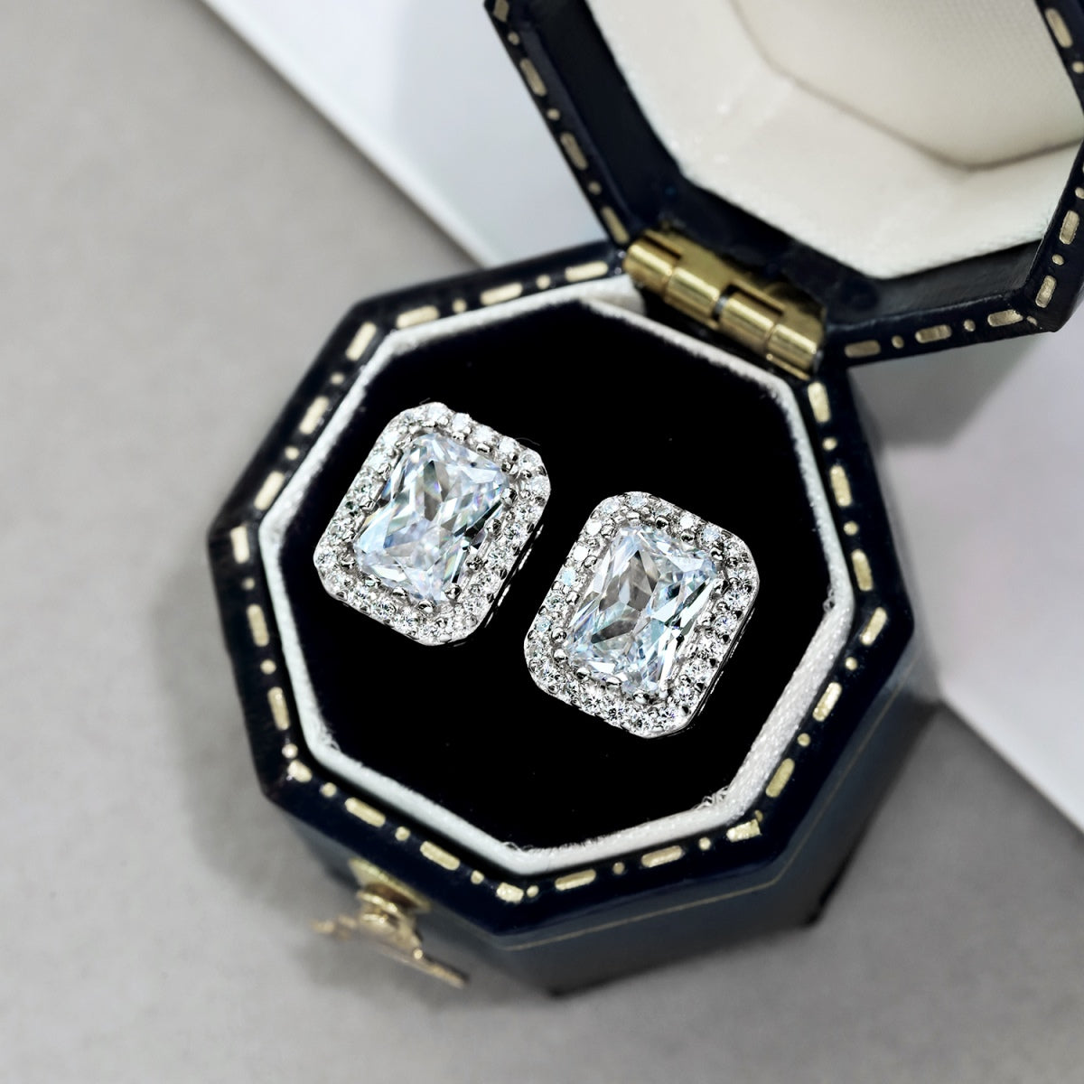 [Charm Aries Jewelry]1.0 Carat Luxurious Dainty Emerald Cut Daily Earrings