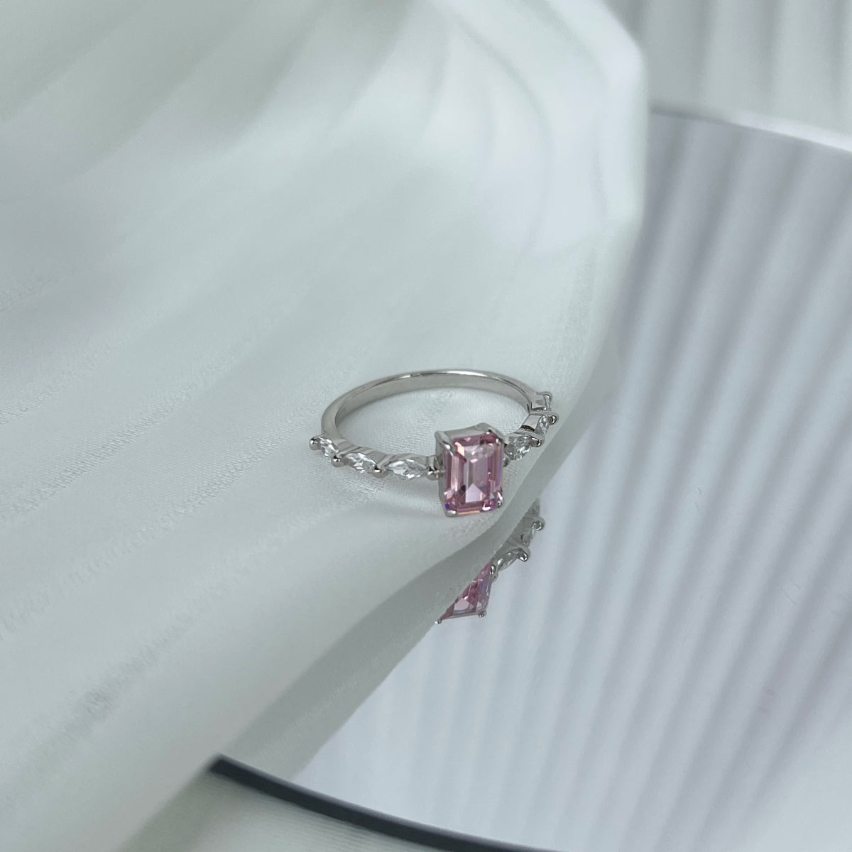 [Charm Aries Jewelry]1.0 Carat Dainty Resplendent Radiant Cut Daily Ring