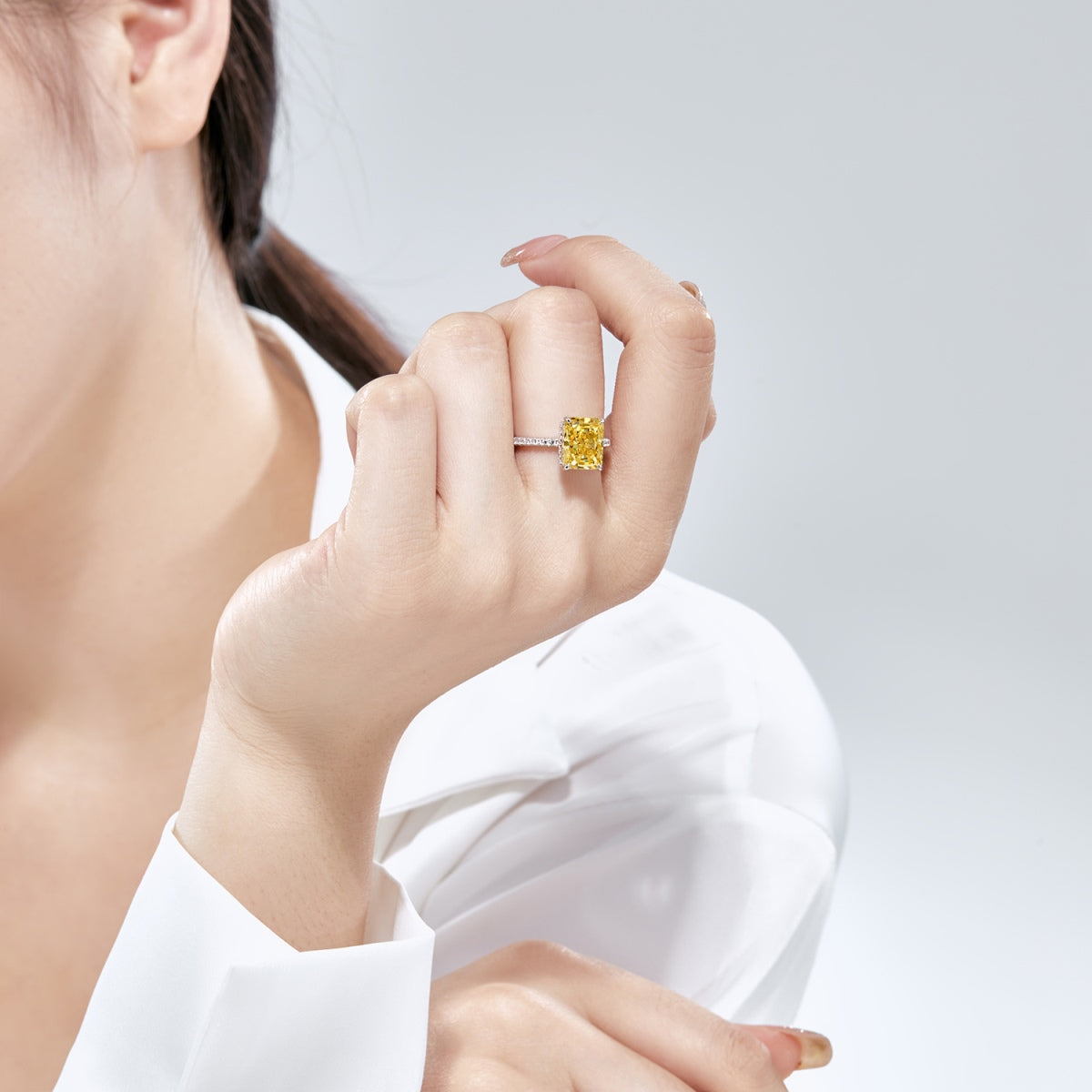 [Charm Aries Jewelry]4.0 Carat Luxurious Engagement Ring