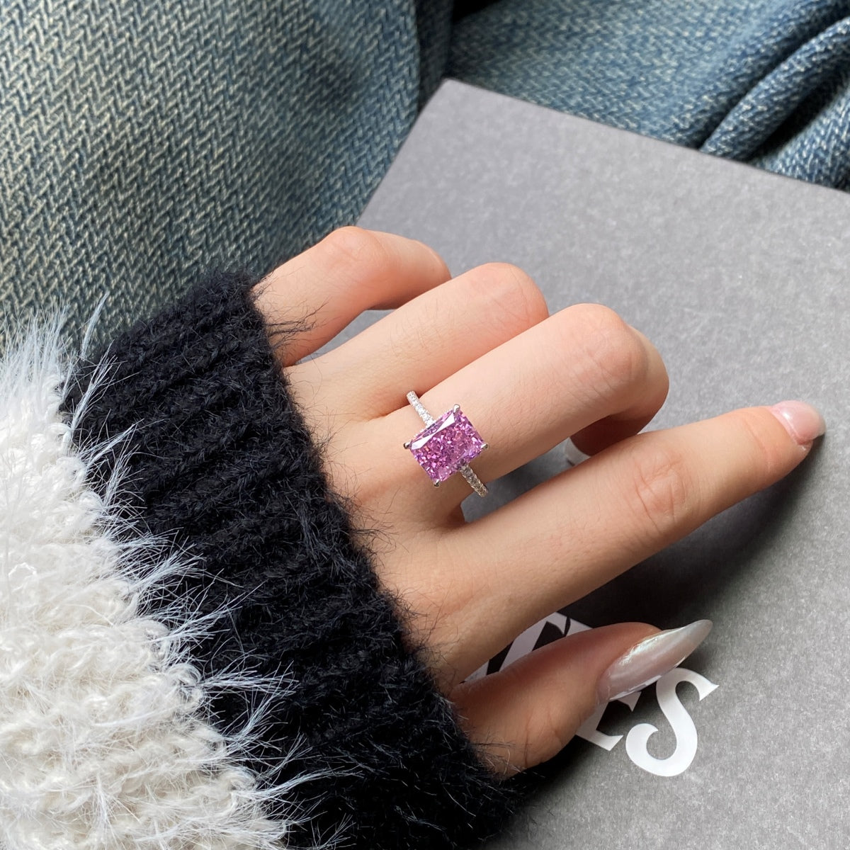 [Charm Aries Jewelry]4.0 Carat Luxurious Engagement Ring
