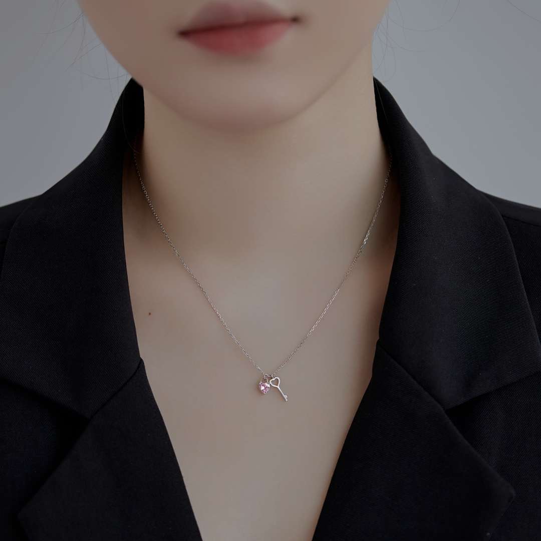 [Charm Aries Jewelry]Unique Heart Shape Key Pendent Necklace