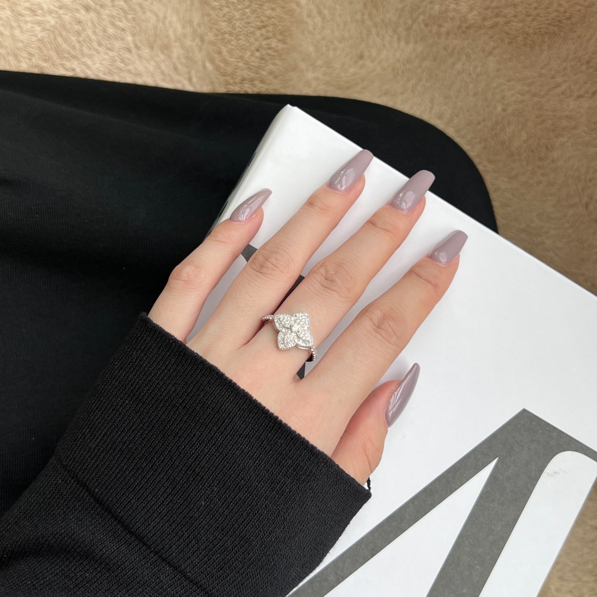 [Charm Aries Jewelry]Luxurious Colorful Flower Shape Banquet Ring
