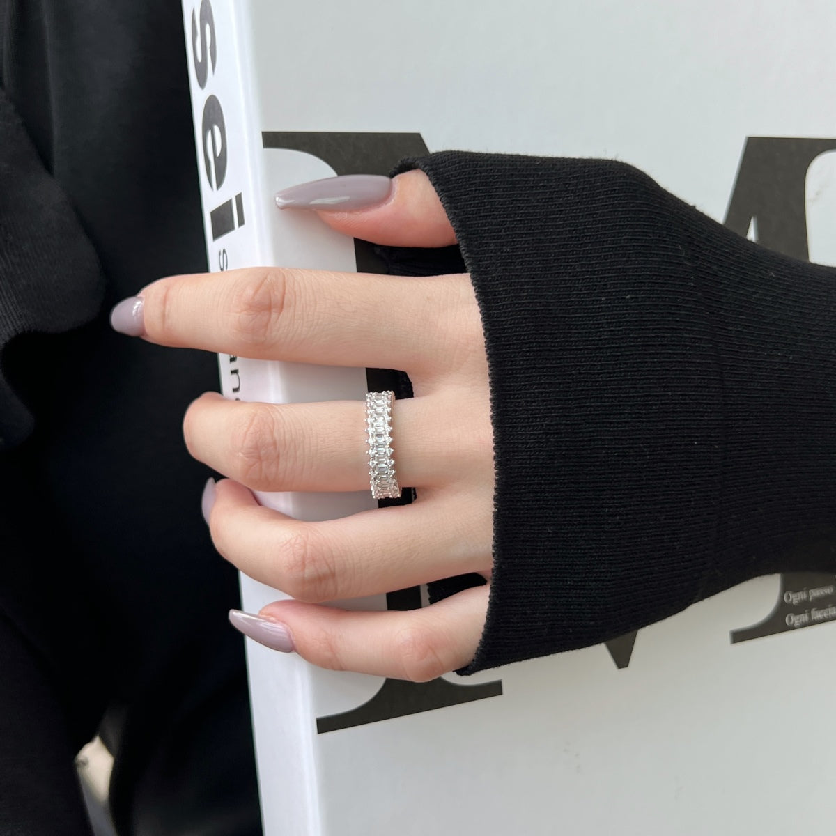 [Charm Aries Jewelry]Splashy Ornate Emerald Cut Cocktail Ring