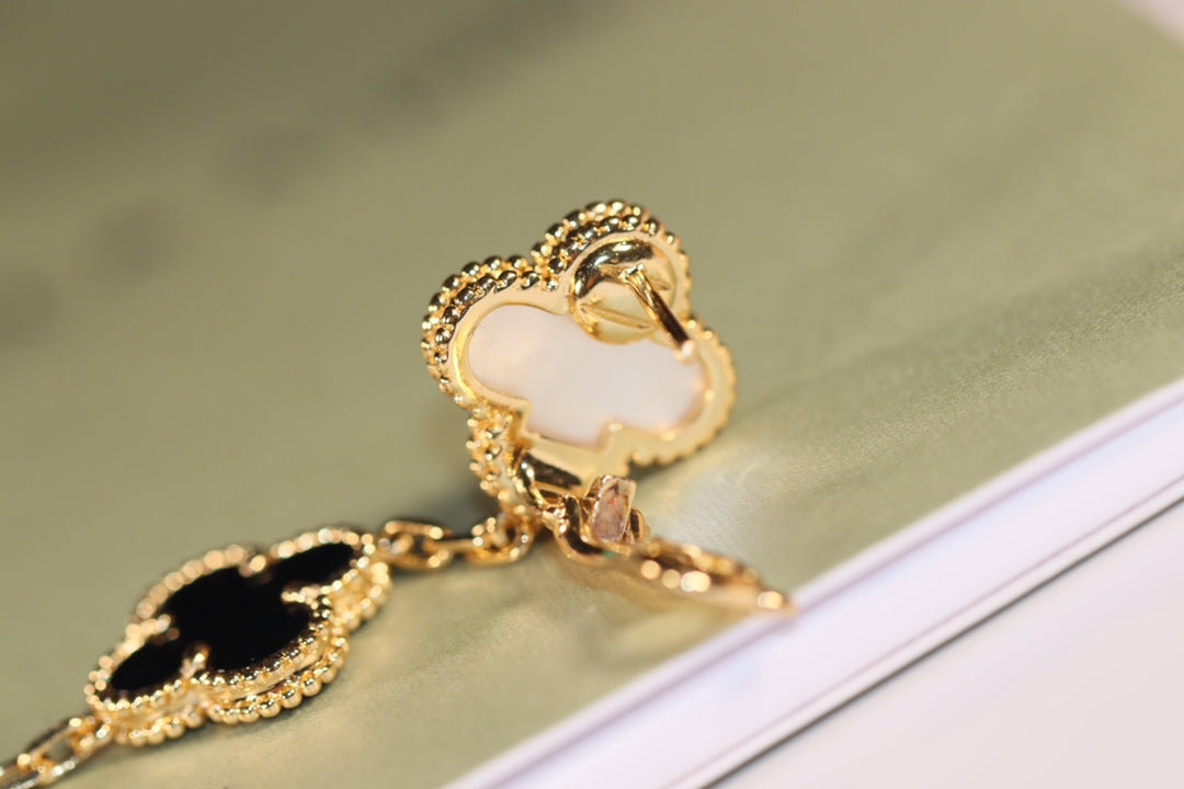 [Charm Aries Jewelry]CLOVER EARRINGS GOLD ONYX MOP 3 MOTIF