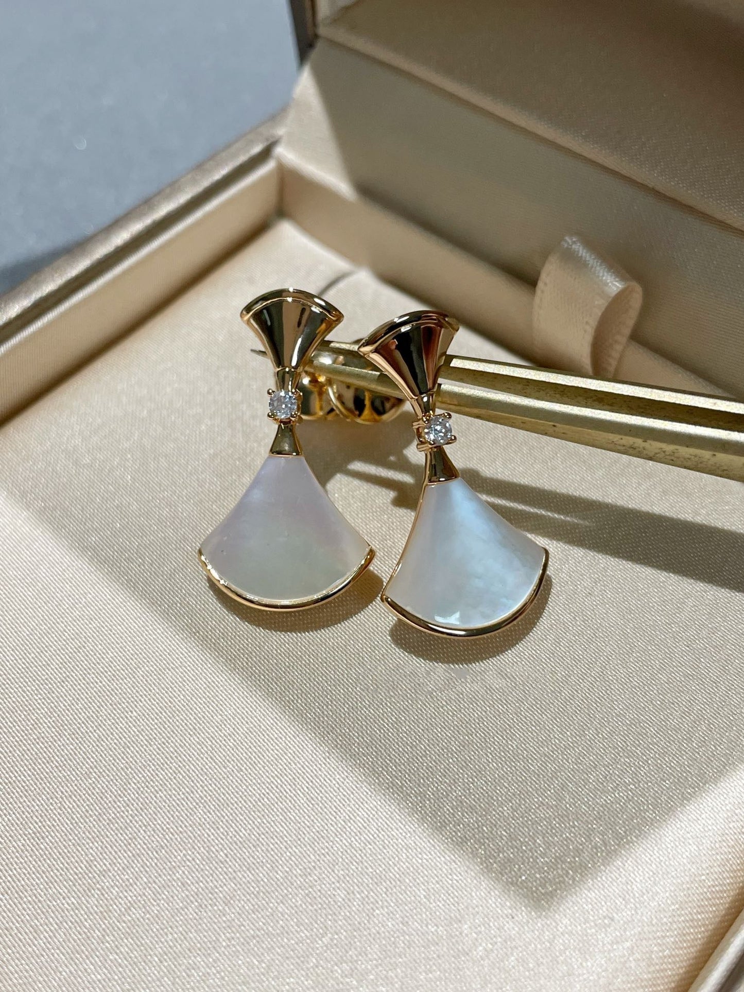 [Charm Aries Jewelry]DREAM MOP 1 DIAMOND EARRINGS