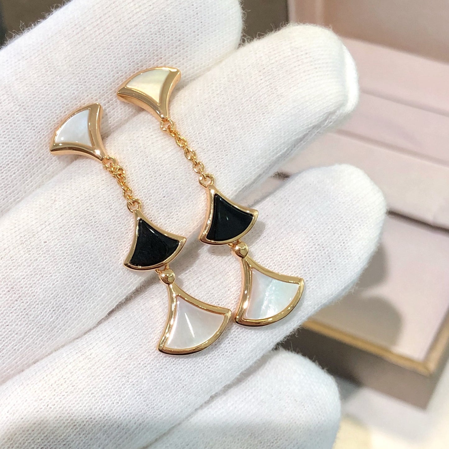 [Charm Aries Jewelry]DREAM EARRINGS 3 MOTIFS ONYX MOP PINK GOLD
