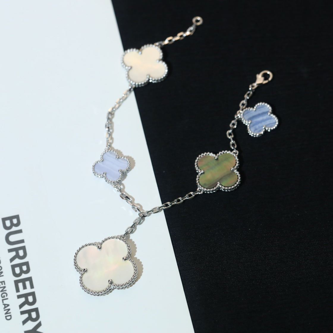 [Charm Aries Jewelry]CLOVER BRACELET 5 MOTIFS MOP CHALCEDONY SILVER