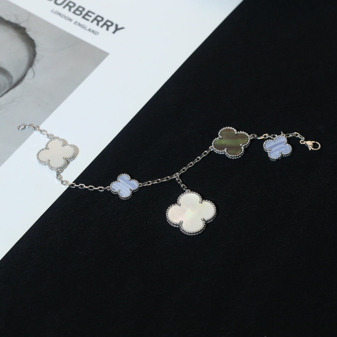 [Charm Aries Jewelry]CLOVER BRACELET 5 MOTIFS MOP CHALCEDONY SILVER