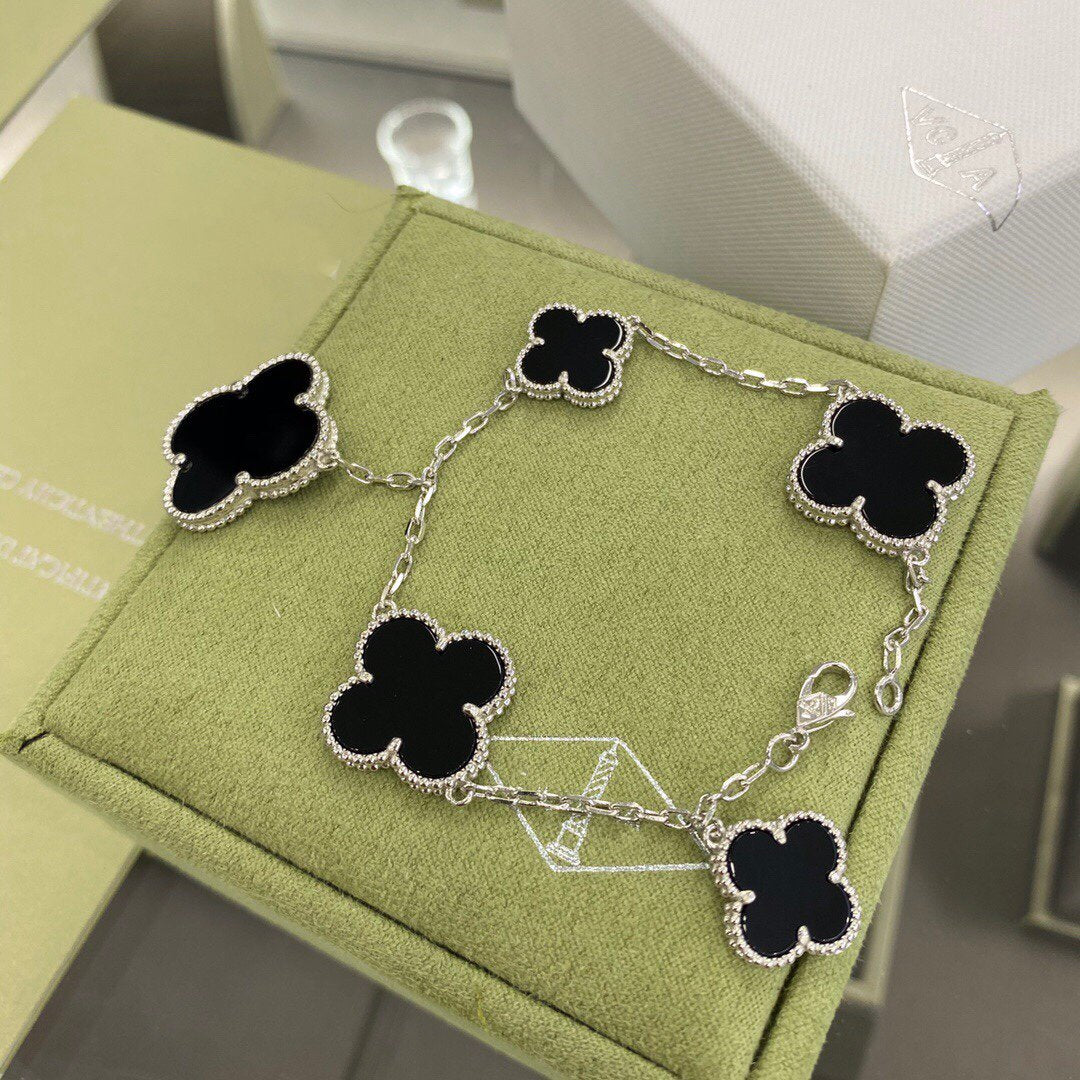 [Charm Aries Jewelry]CLOVER 5 MOTIFS SIVLER ONYX BRACELET