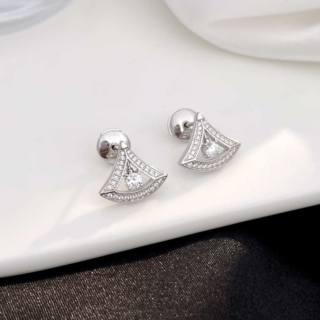 [Charm Aries Jewelry]DREAM MINI DIAMOND STUD EARRINGS