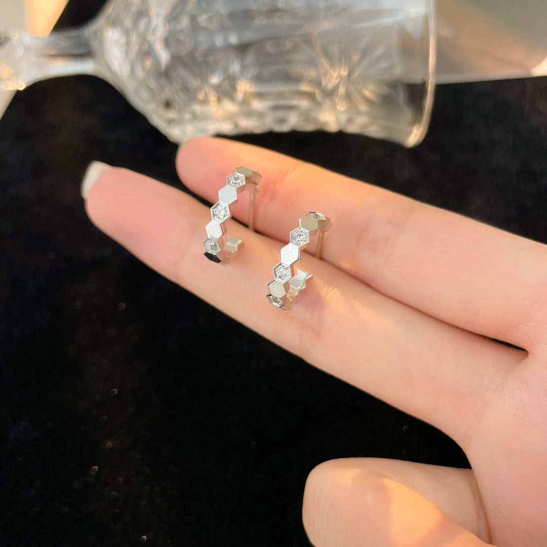 [Charm Aries Jewelry]BEE LOVE DIAMOND HOOP EARRINGS