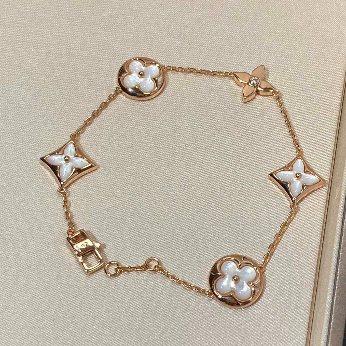 [Charm Aries Jewelry]STAR AND SUN 5 MOTIF MOP PINK GOLD BRACELET