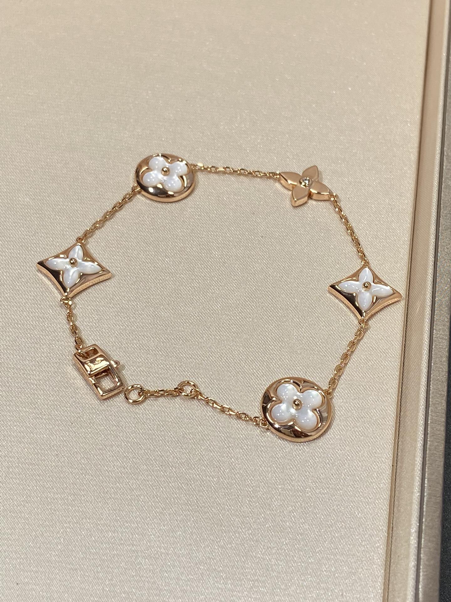[Charm Aries Jewelry]STAR AND SUN 5 MOTIF MOP PINK GOLD BRACELET