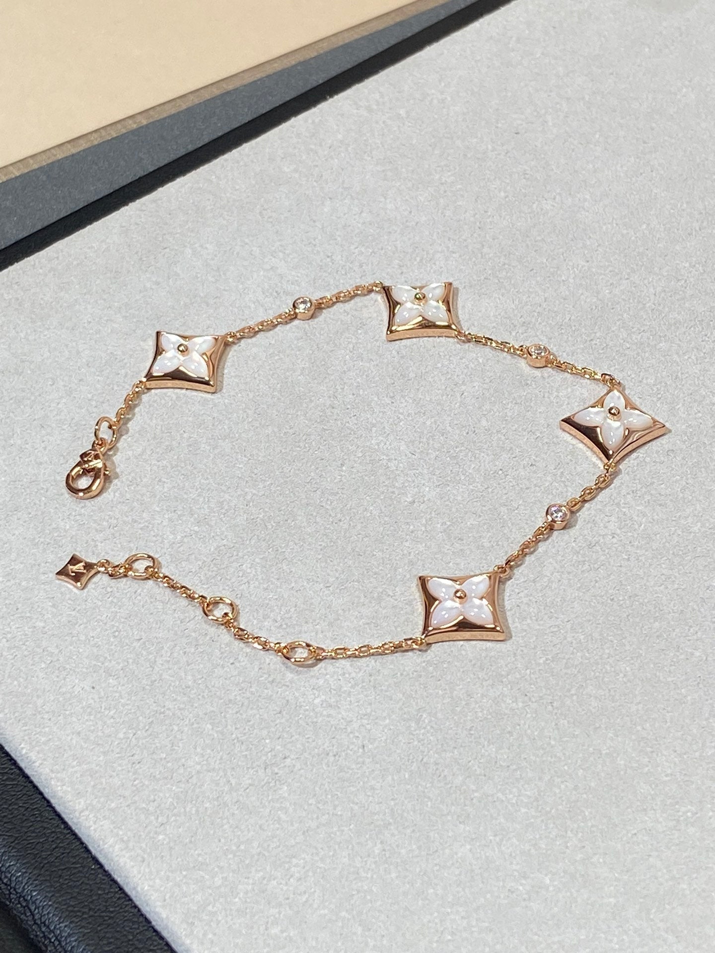 [Charm Aries Jewelry]STAR 4 MOTIF MOP DIAMOND PINK GOLD BRACELET