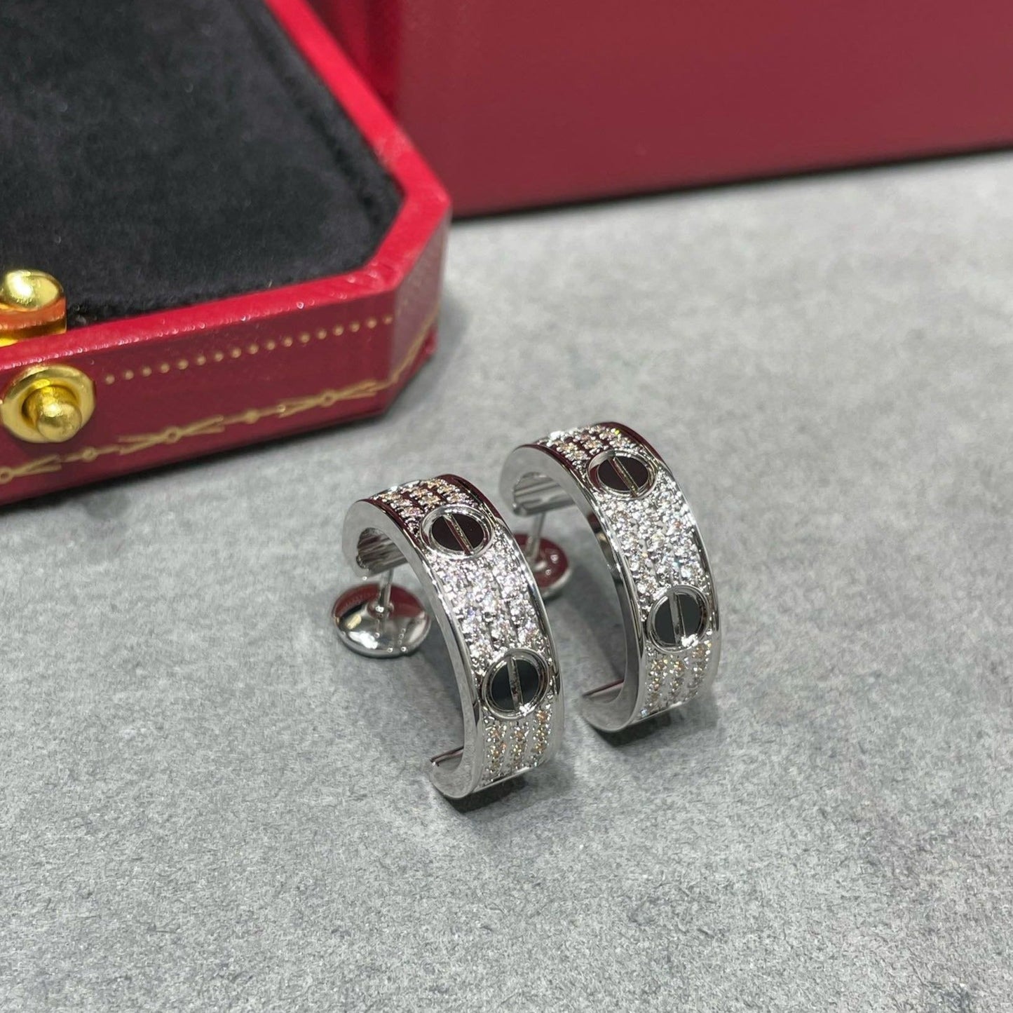 [Charm Aries Jewelry]LOVE CERAMIC DIAMOND PAVED SILVER EARRINGS