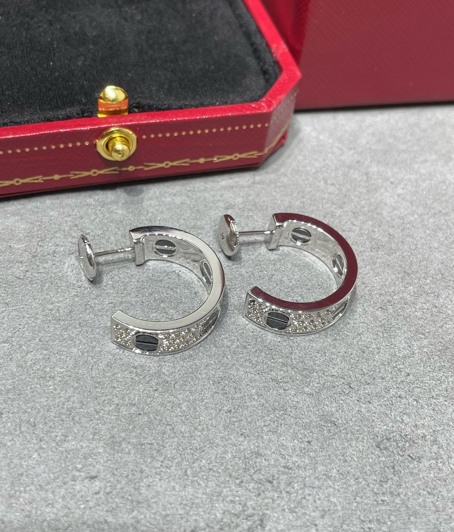 [Charm Aries Jewelry]LOVE CERAMIC DIAMOND PAVED SILVER EARRINGS