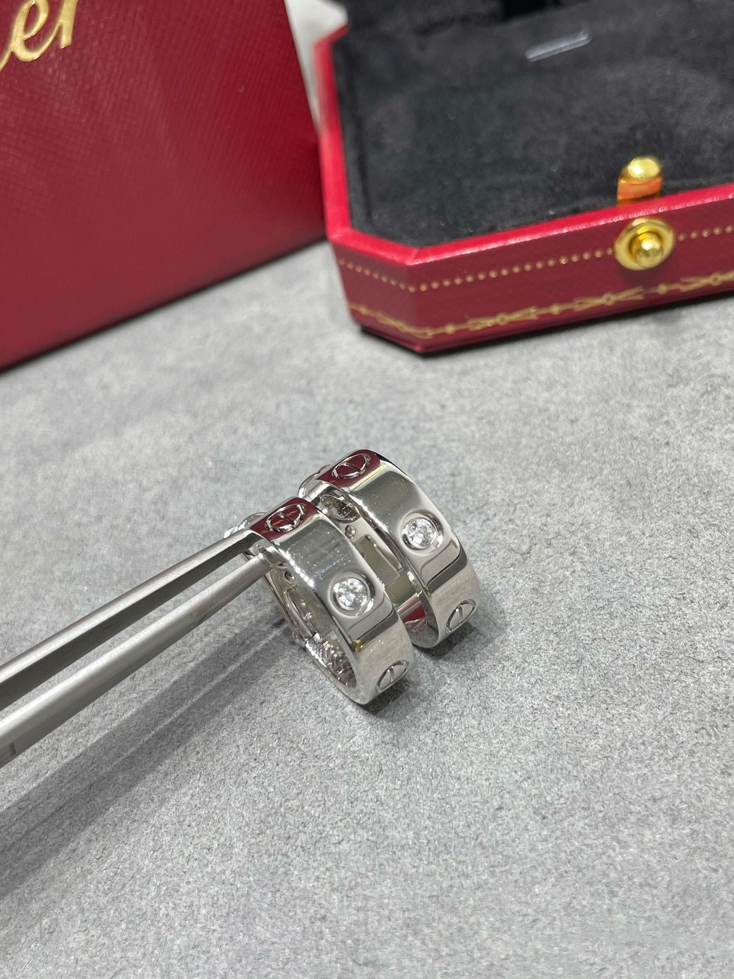 [Charm Aries Jewelry]LOVE 5.5MM 1 DIAMOND EARRINGS