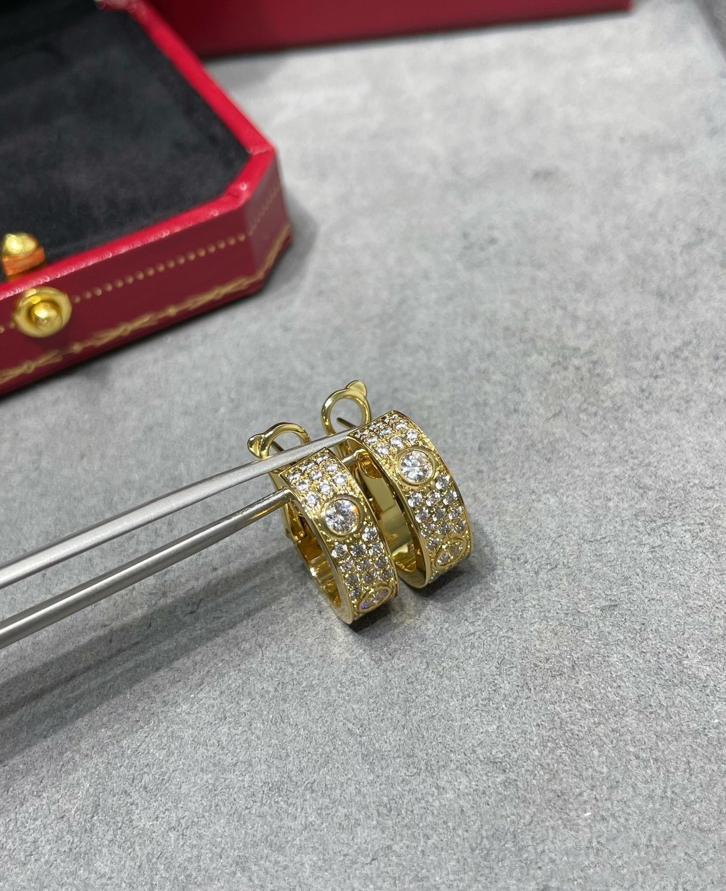 [Charm Aries Jewelry]LOVE 5.5MM DIAMOND PAVED EARRINGS