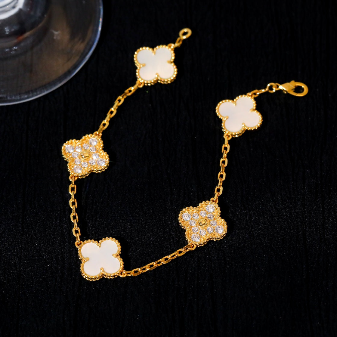 [Charm Aries Jewelry]CLOVER BRACELET 5 MOTIF WHITE MOP DIAMOND