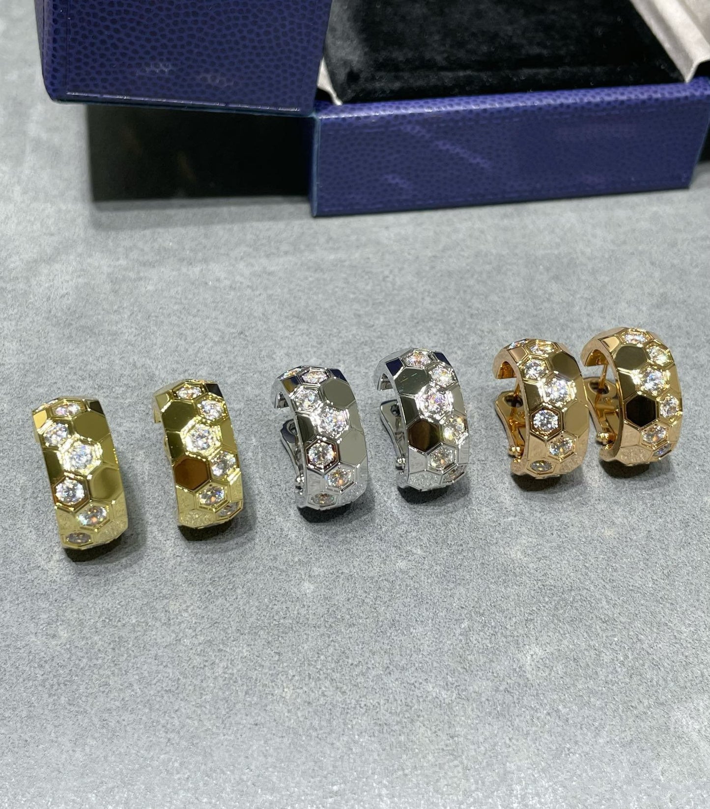 [Charm Aries Jewelry]BEE LOVE DIAMOND HOOP EARRINGS