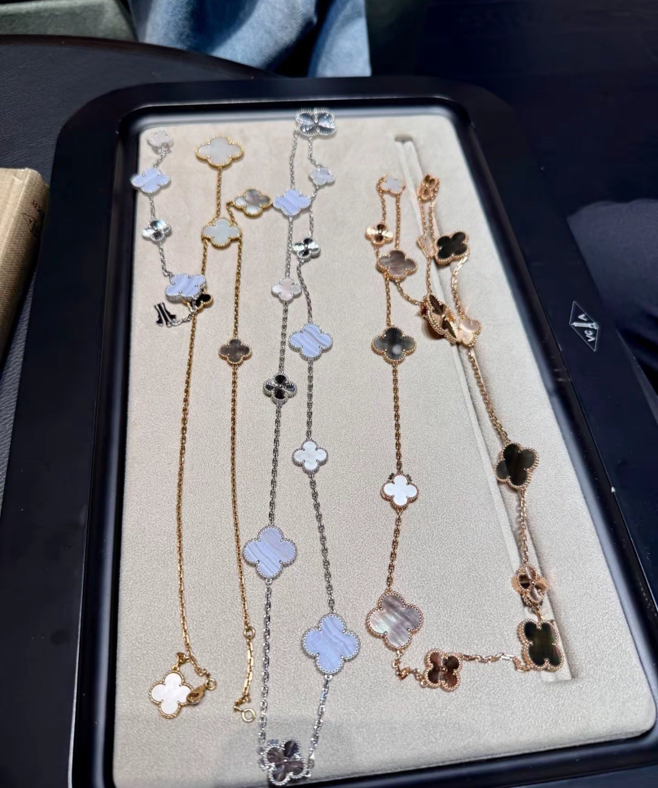 [Charm Aries Jewelry]CLOVER 16 MOTIF GREY MOP GOLD NECKLACE