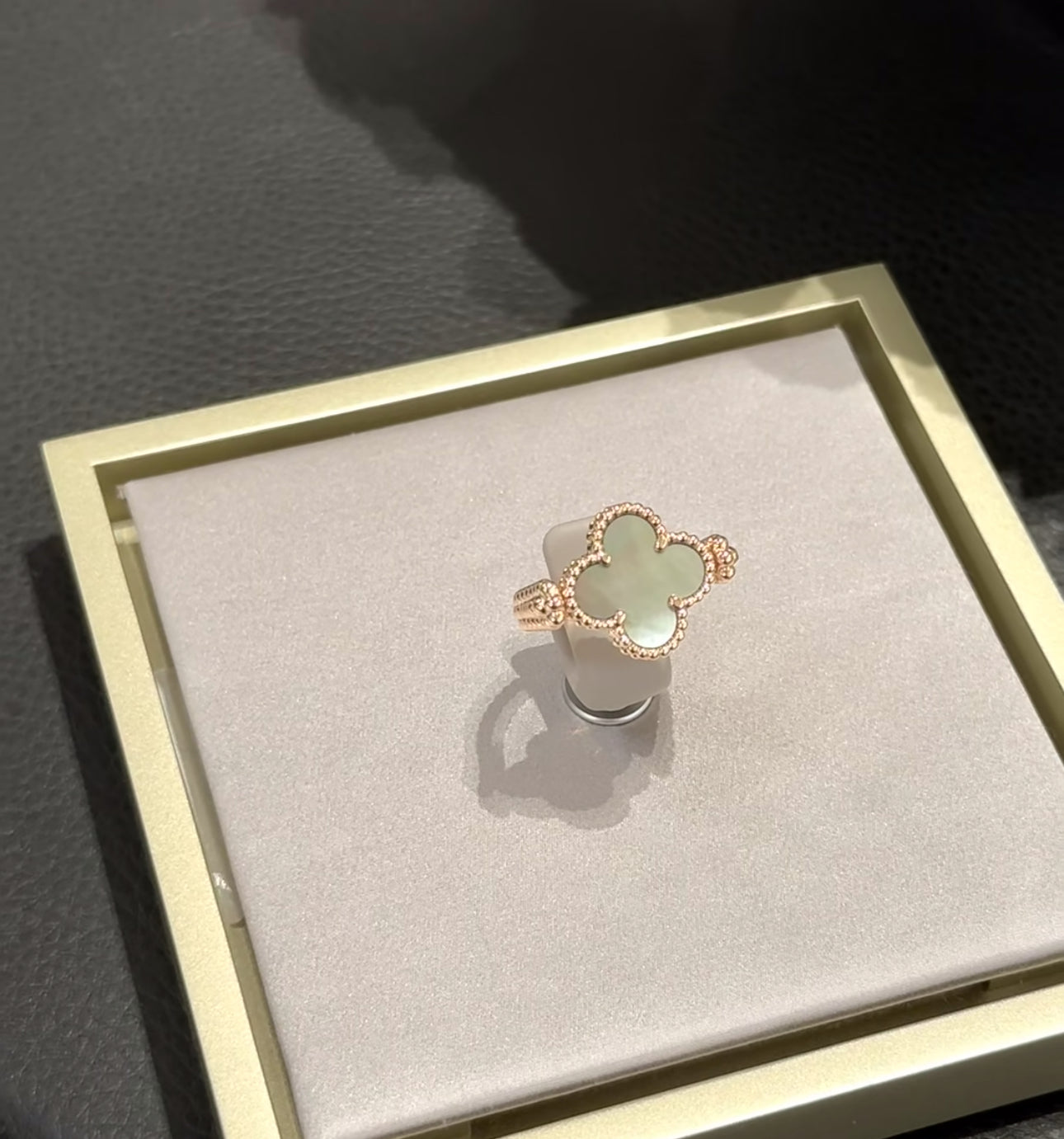 [Charm Aries Jewelry]CLOVER RIVERSIBLE GREY MOP RING