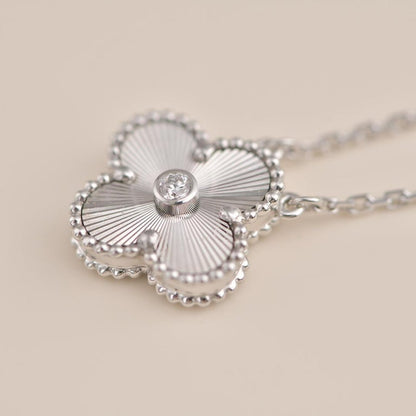 [Charm Aries Jewelry]CLOVER  15MM DIAMOND LASER NECKLACE SILVER