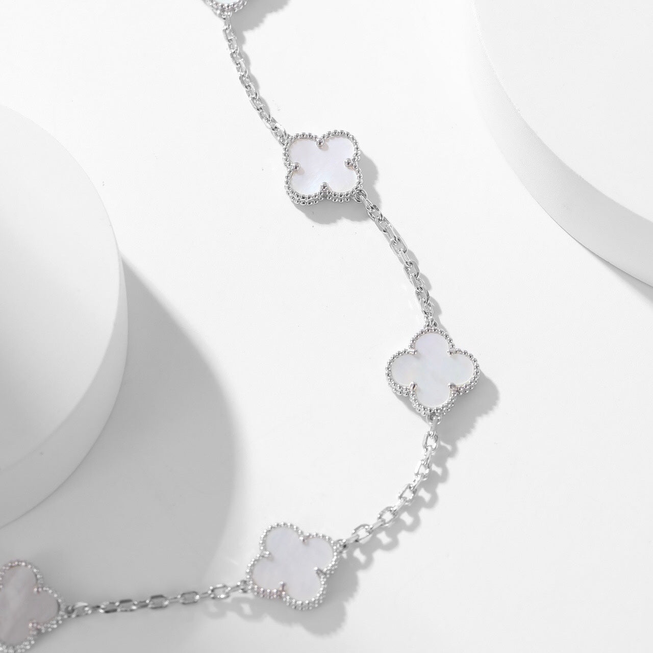 [Charm Aries Jewelry]CLOVERS THE 10-MOTIFS WHITE MOTHER OF PEARL NECKLACE