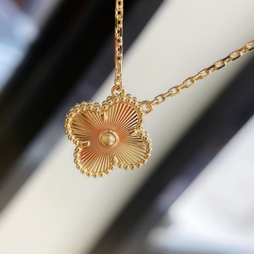 [Charm Aries Jewelry]CLOVER 15MM LASER NECKLACE