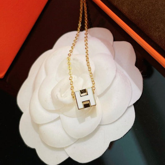[Charm Aries Jewelry]H WHITE SQUARE GOLD NECKLACE