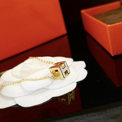[Charm Aries Jewelry]H WHITE SQUARE GOLD NECKLACE