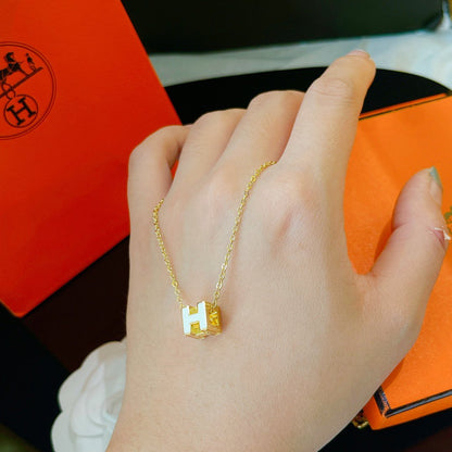 [Charm Aries Jewelry]H WHITE SQUARE GOLD NECKLACE