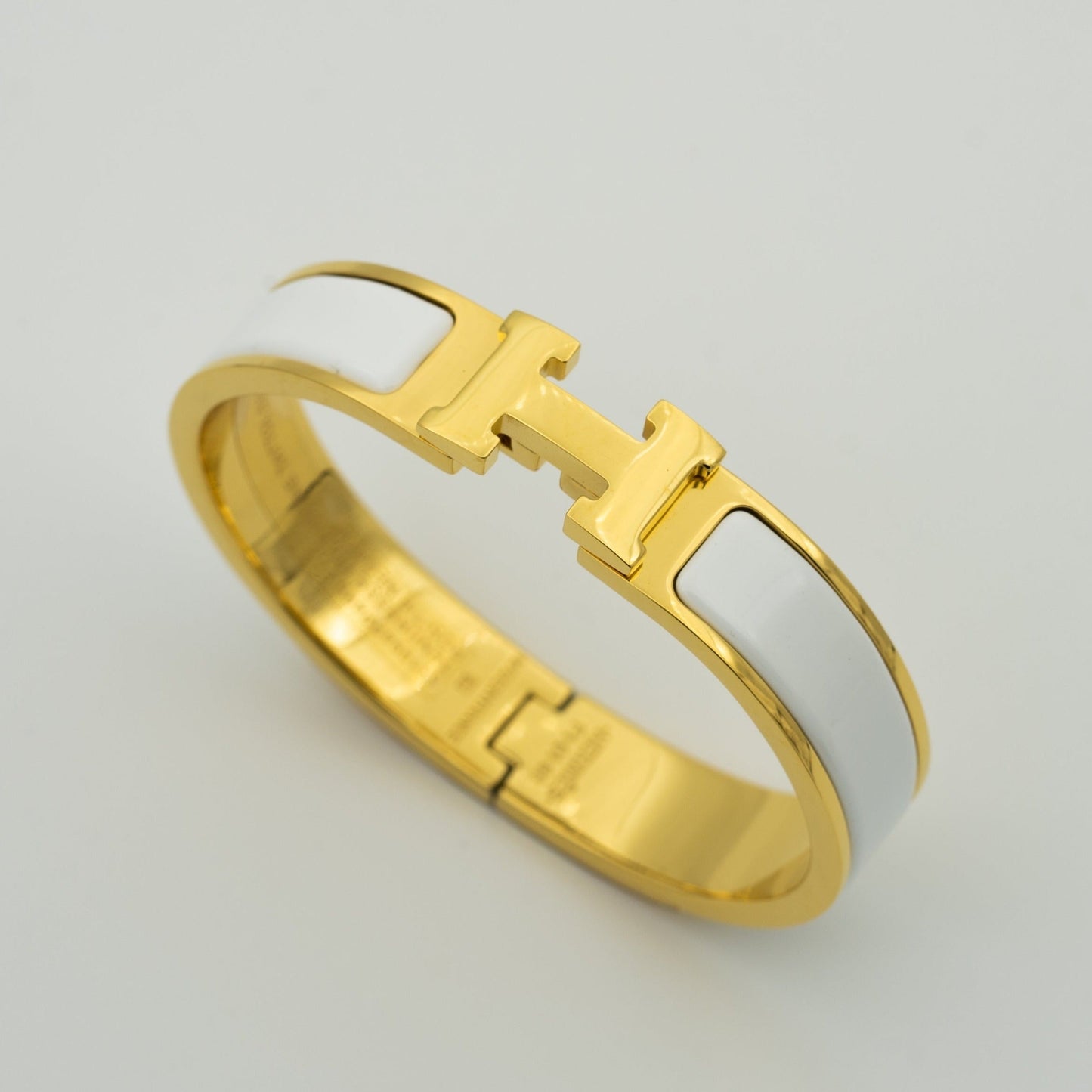 [Charm Aries Jewelry]H WHITE BRACELET