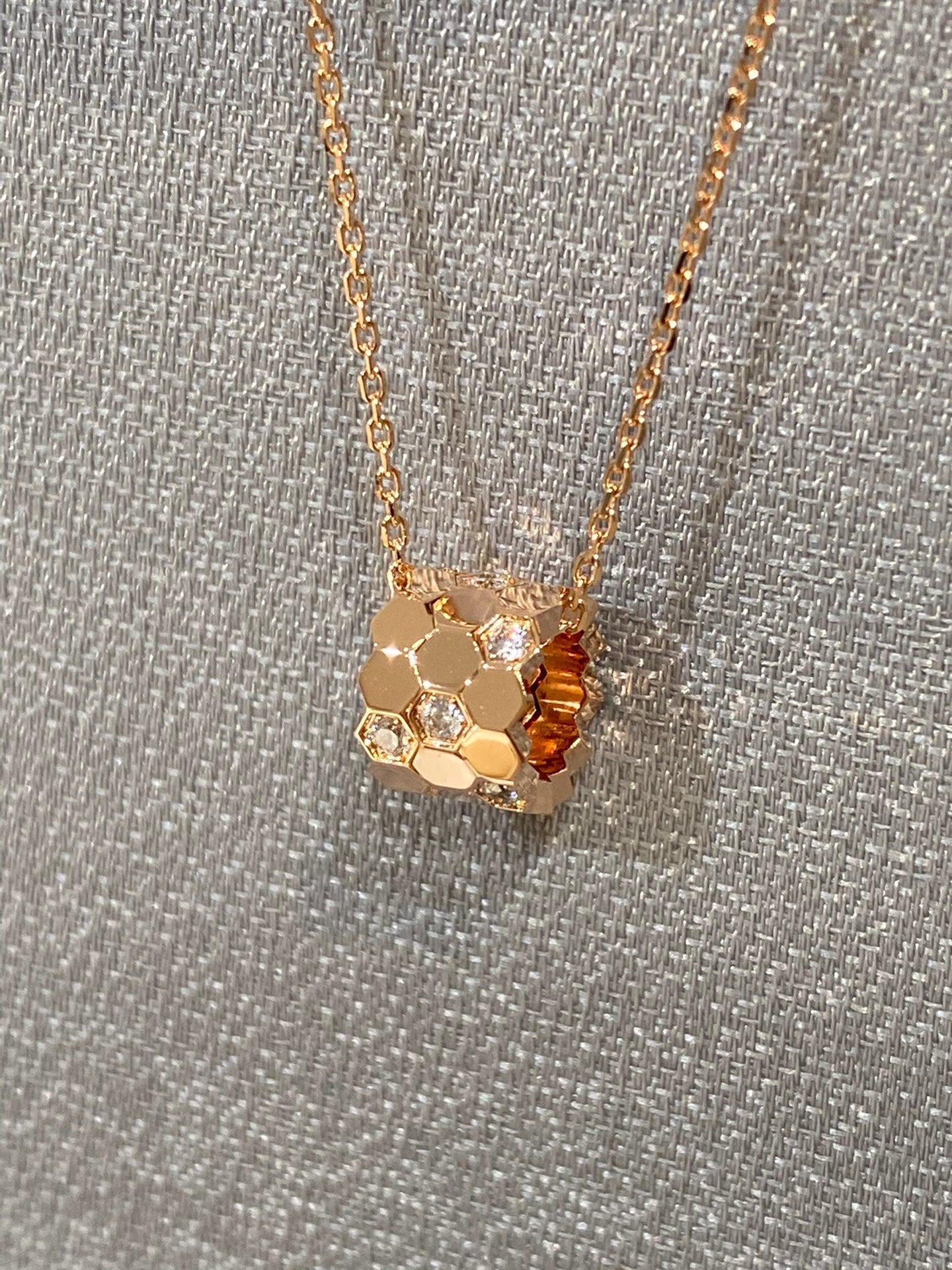 [Charm Aries Jewelry]BEE LOVE DIAMOND NECKLACE