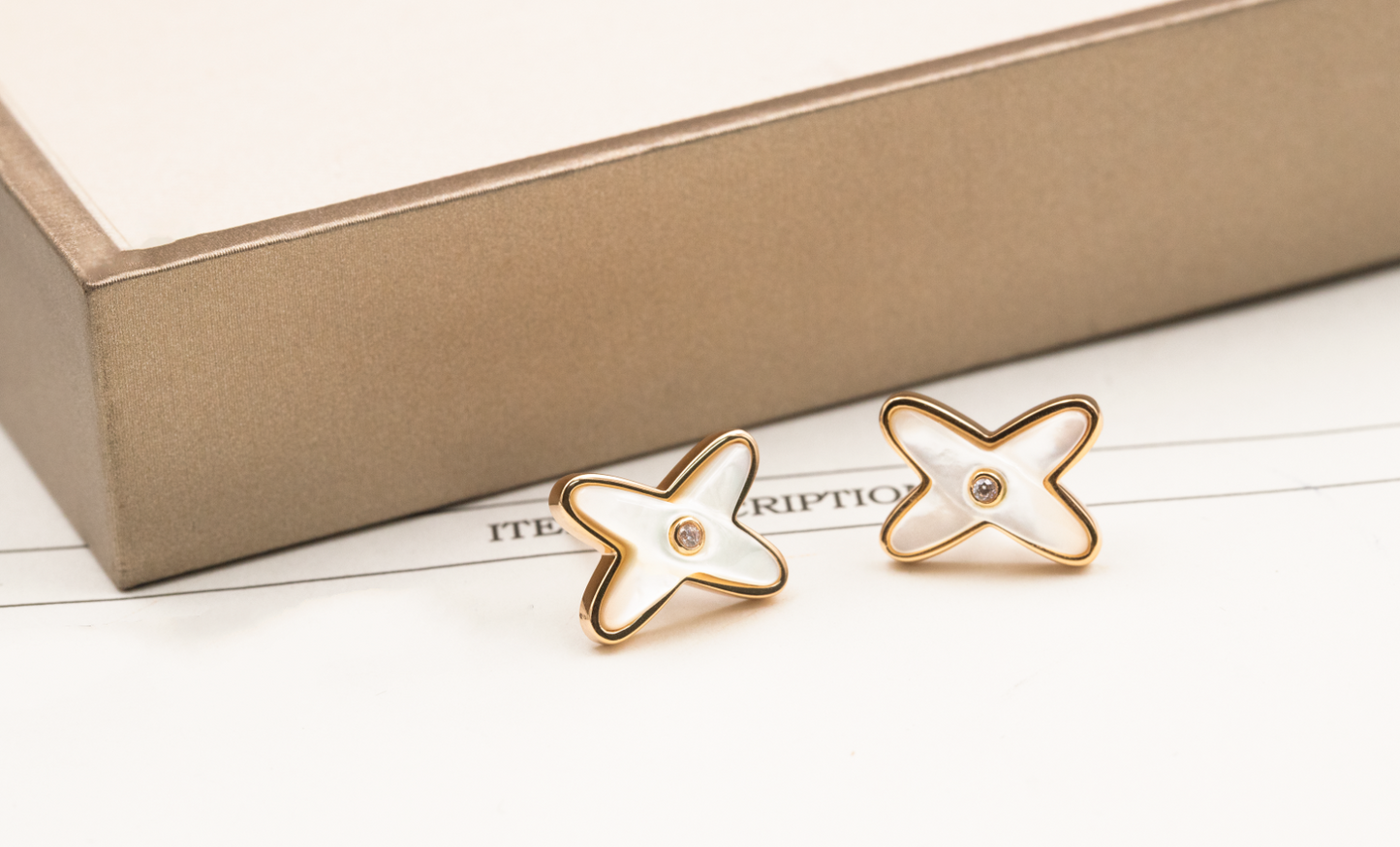 [Charm Aries Jewelry]JEUX DE WHITE MOP ROSE GOLD DIAMOND EARRINGS