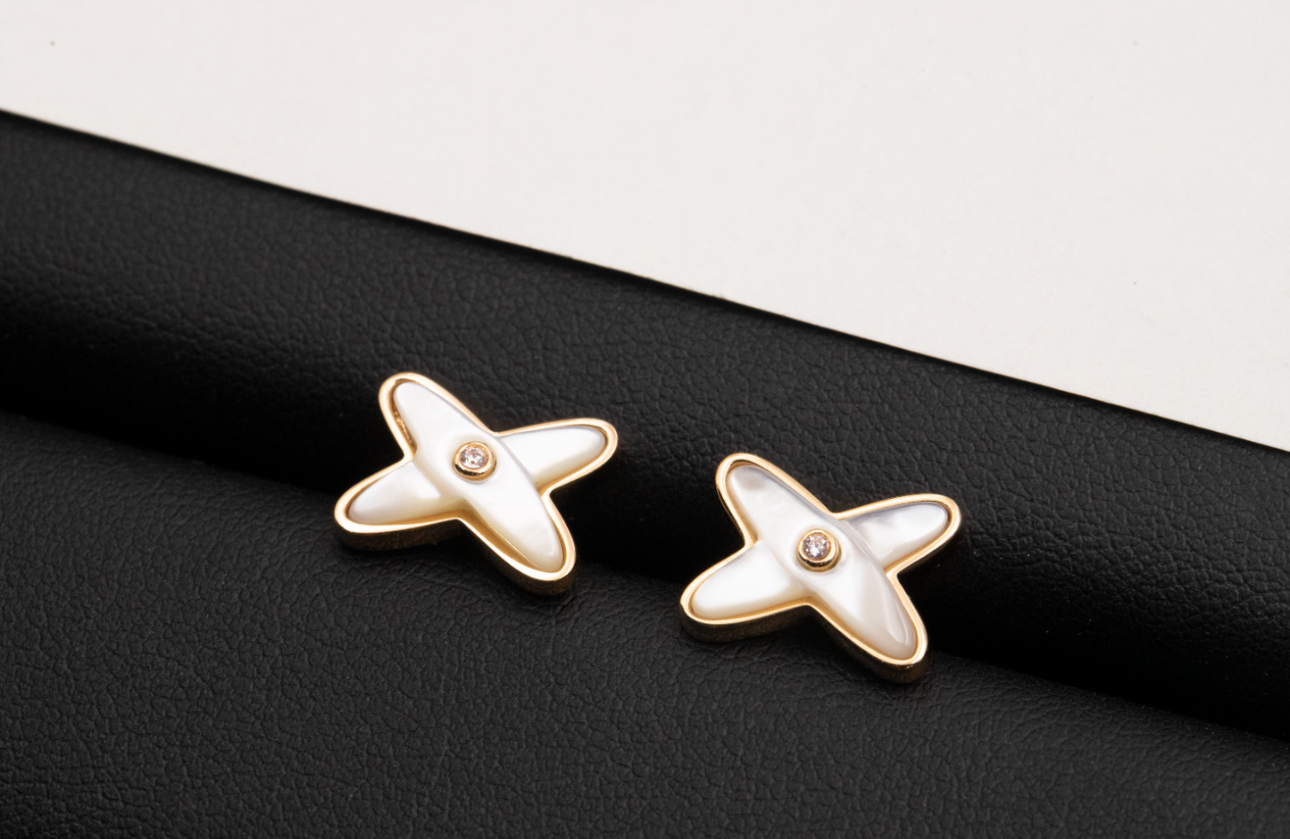 [Charm Aries Jewelry]JEUX DE WHITE MOP ROSE GOLD DIAMOND EARRINGS