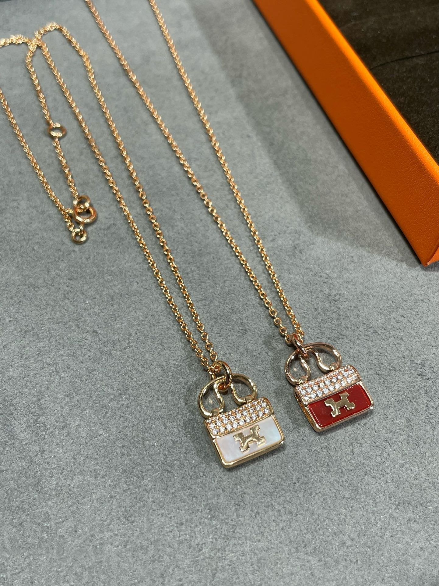 [Charm Aries Jewelry]H CIRCE MOISSANITE PENDANT NECKLACE GOLD