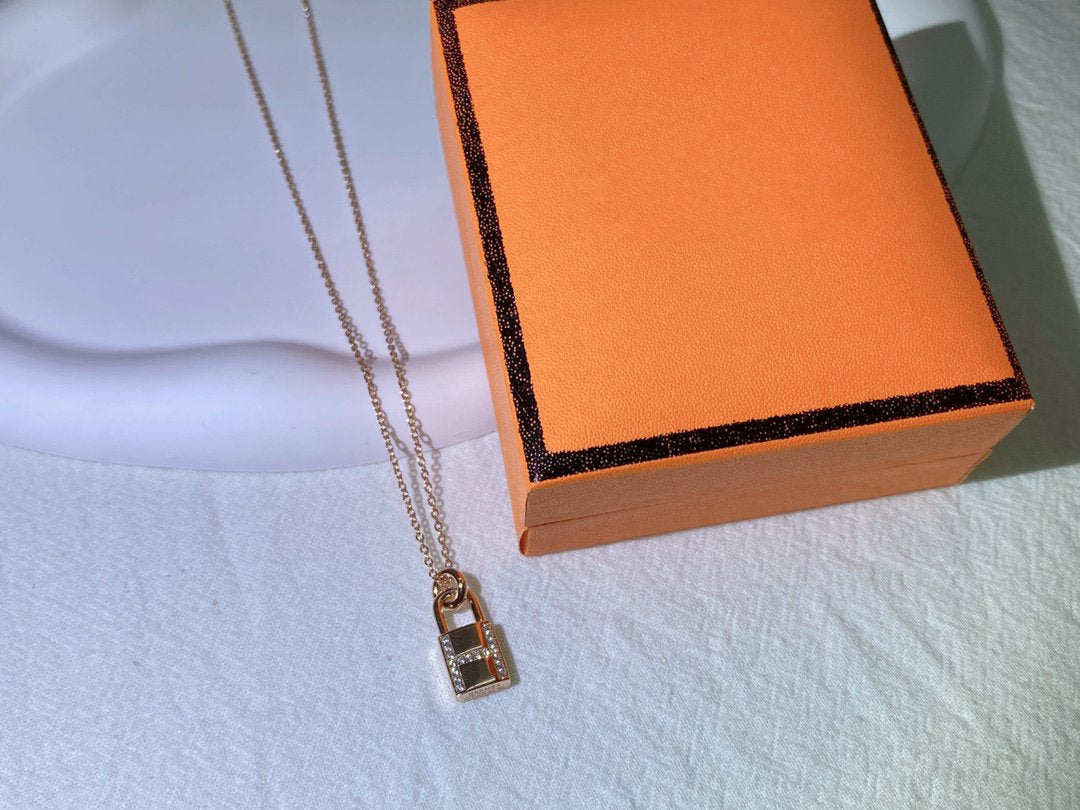 [Charm Aries Jewelry]HM ADVANCED NICHE LOCK HEAD NECKLACE DIAMONDS