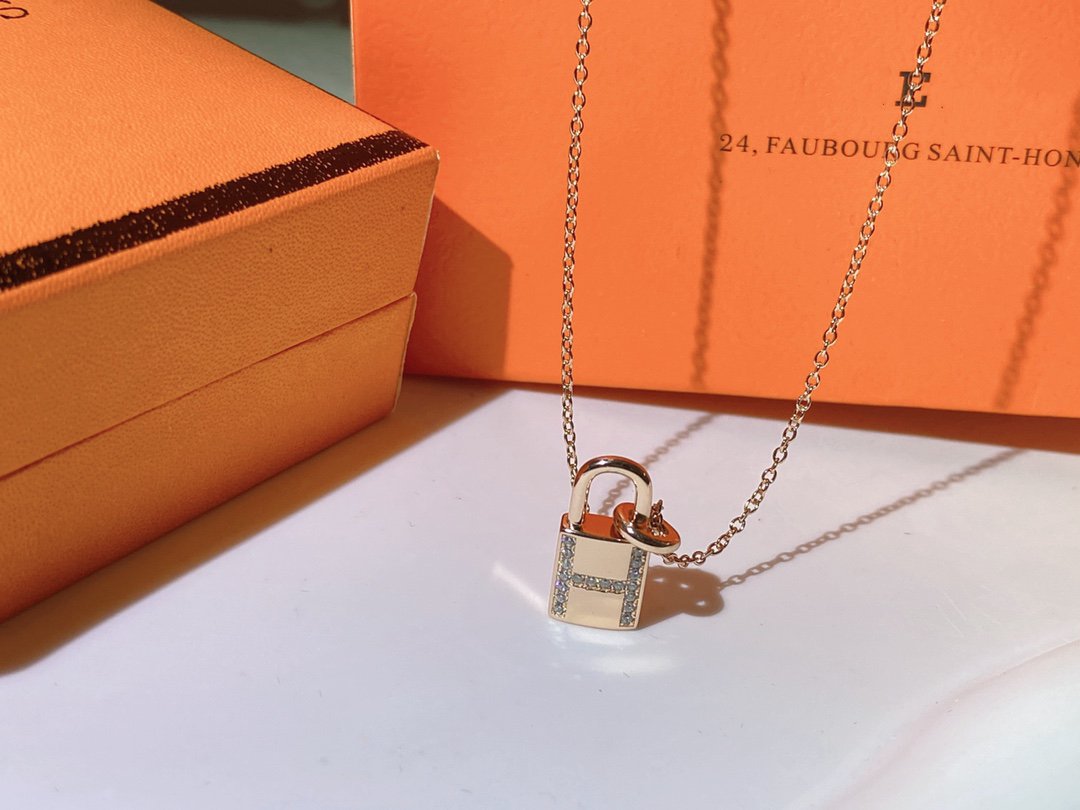 [Charm Aries Jewelry]HM ADVANCED NICHE LOCK HEAD NECKLACE DIAMONDS